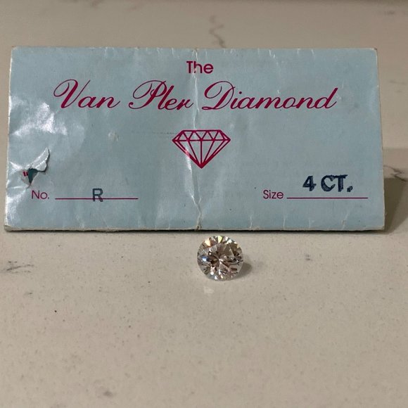 4 Carat Manufactured Diamond - Picture 5 of 6